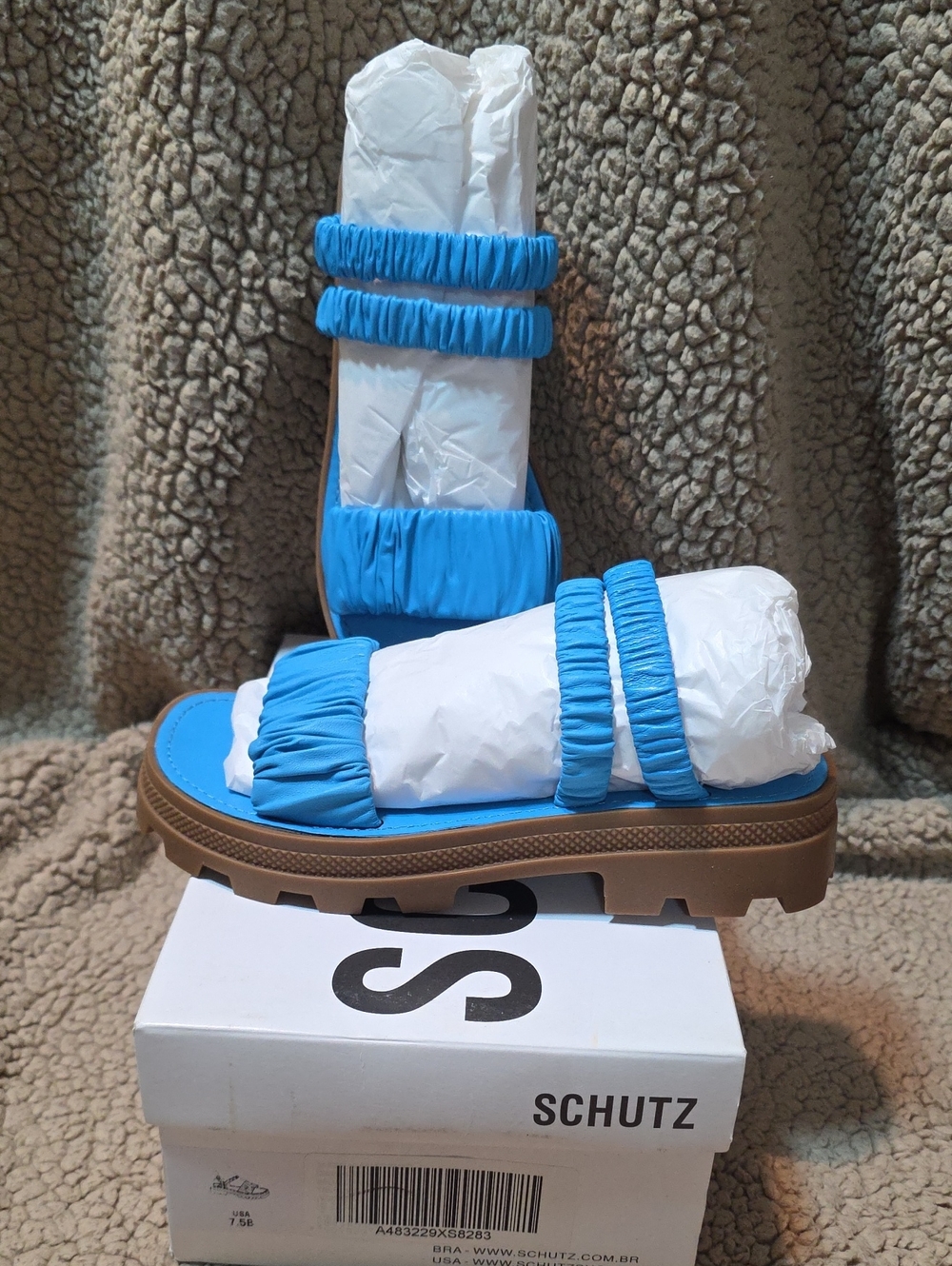 Schutz Lirah Sporty shoes in size 7.5B,‎ featuring a leather sole.